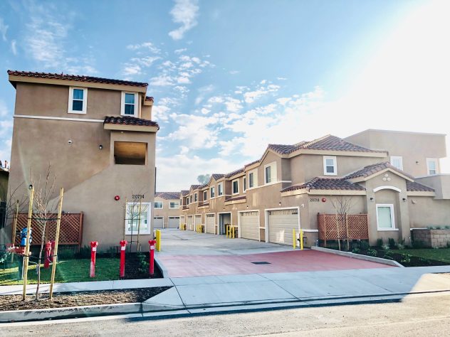 3 bd. 2 bath, Lakewood, approximately 1119 sqft.